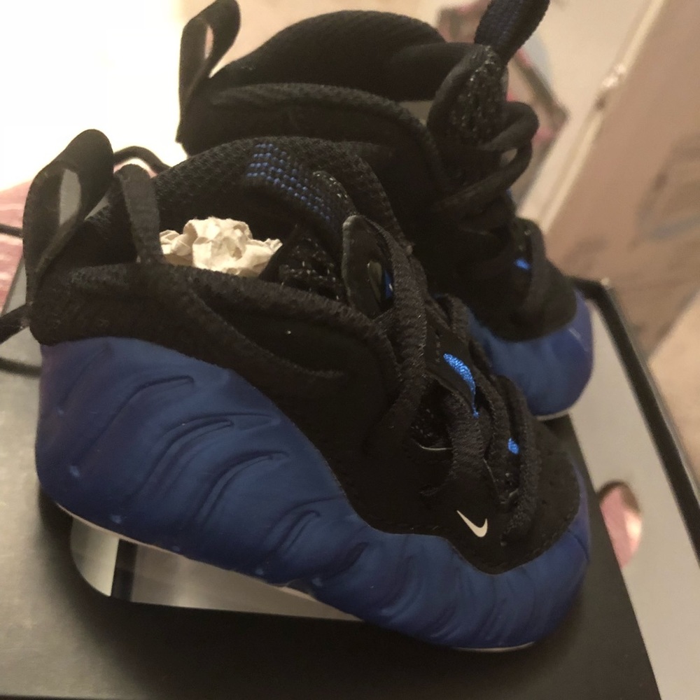 Baby royal blue foams